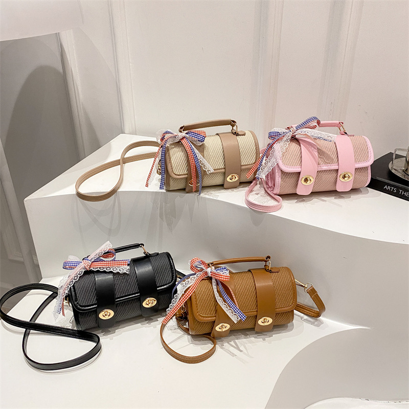 Hand-held fashionable woven small square bag, Korean version cross-border new style, versatile, trendy and simple single-shoulder bag, quality crossbody bag Application Scenario