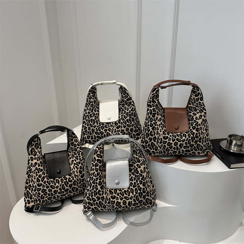 Retro fashion casual tote bag for women 2024 autumn/Winter new large-capacity versatile backpack for commuting to work Application Scenario