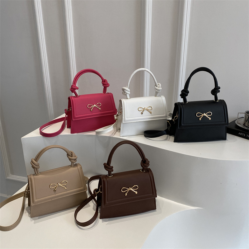 This year, high-quality bags are in vogue for women's summer 2025. The new fashionable single-shoulder crossbody bag with a bow is a small square bag for women Application Scenario