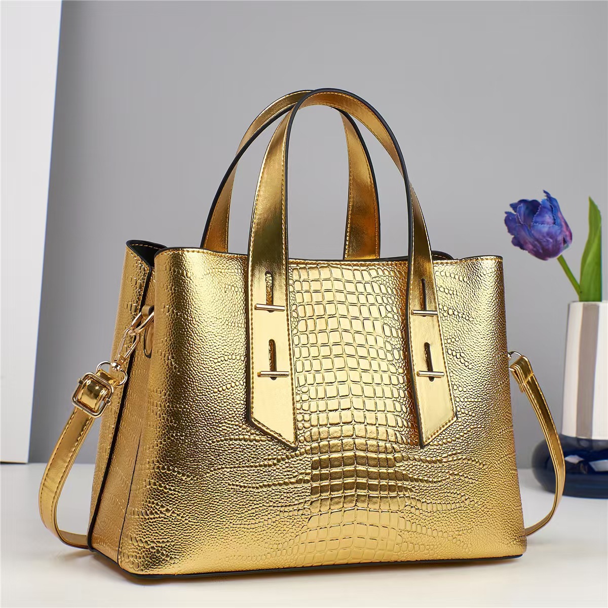 Crocodile-patterned large-capacity foreign trade bags for women, new fashionable women's bags, popular embossed women's single-shoulder bags and handbags full figure