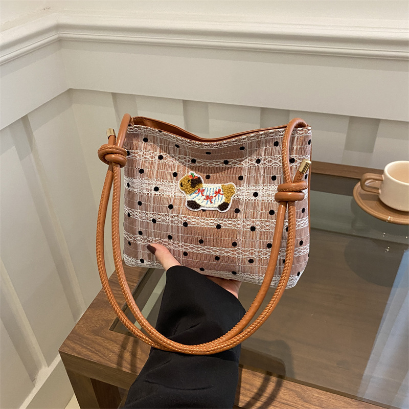 This year's trendy and niche women's 2024 new fashion and simple crossbody bag, single-shoulder underarm bag, bucket bag full figure