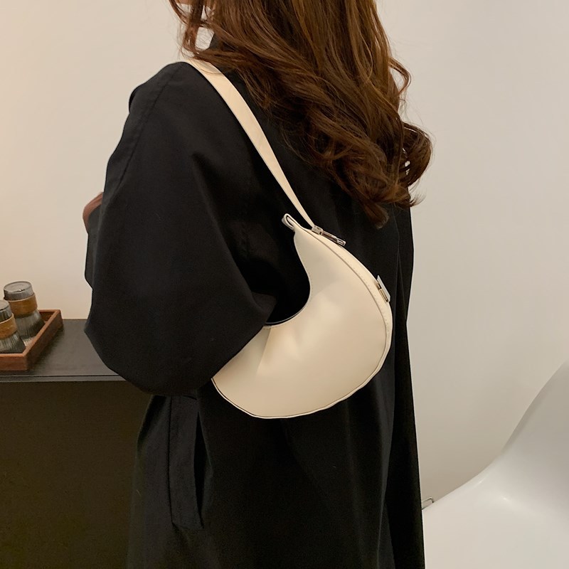 New French niche bags are popular for women in summer. They are trendy, versatile, and have a high-end texture. They are fashionable shoulder bags and underarm bags Specification drawing
