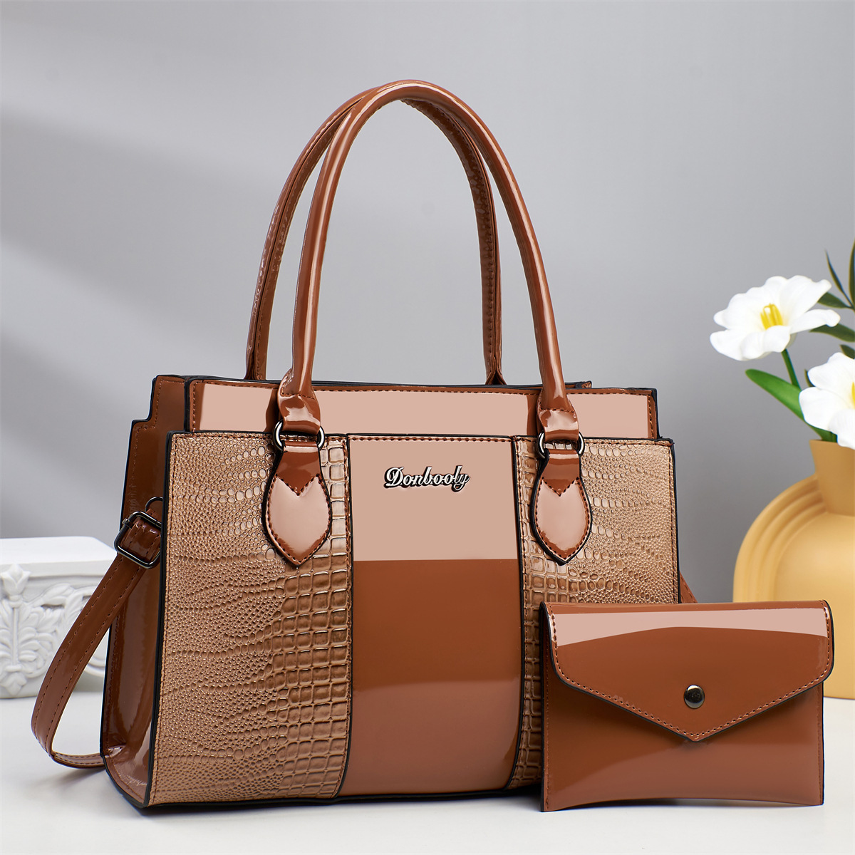 A new set of three-piece cross-border women's bags from the manufacturer, featuring urban crocodile pattern hand-held buns, mother bags, and single-shoulder crossbody bags Specification drawing