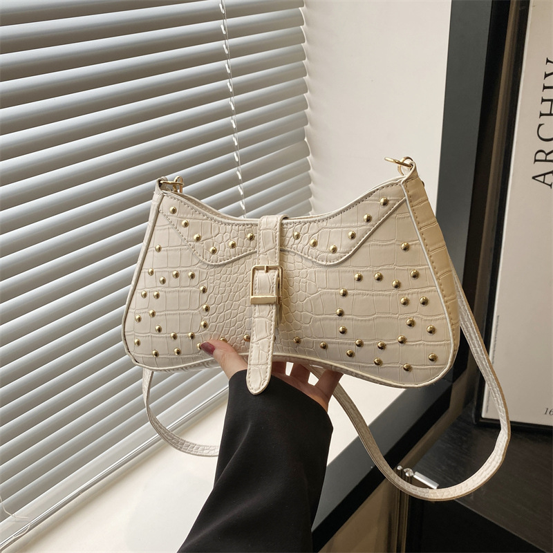 Personalized rivet design, casual texture and fashionable 2025 summer new stylish women's single-shoulder crossbody underarm bag full figure