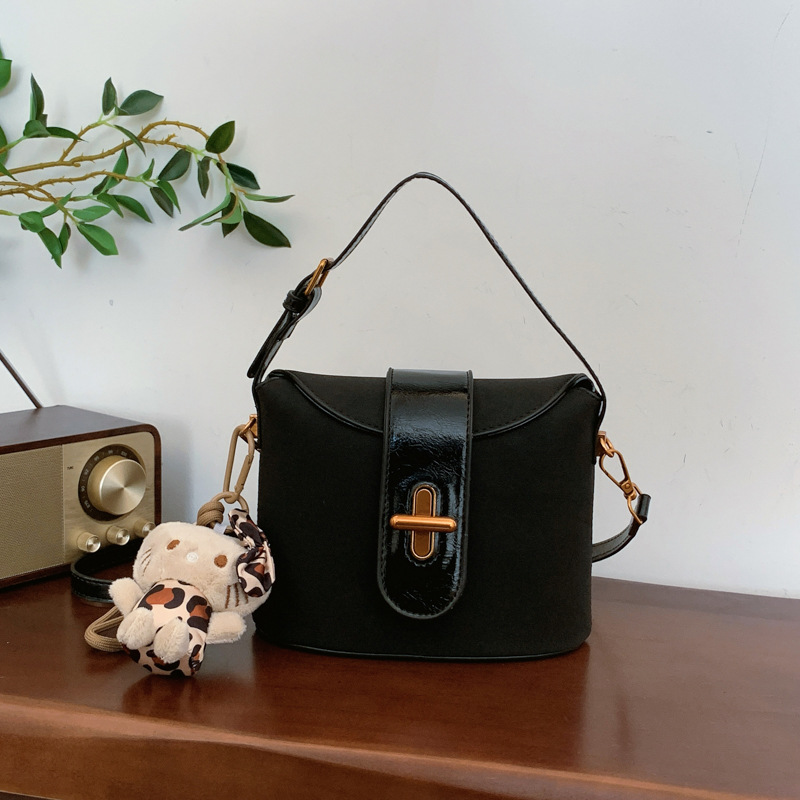 New women's 2024 fashionable bucket bag, casual, versatile, fashionable and niche design, retro crossbody handbag Specification drawing