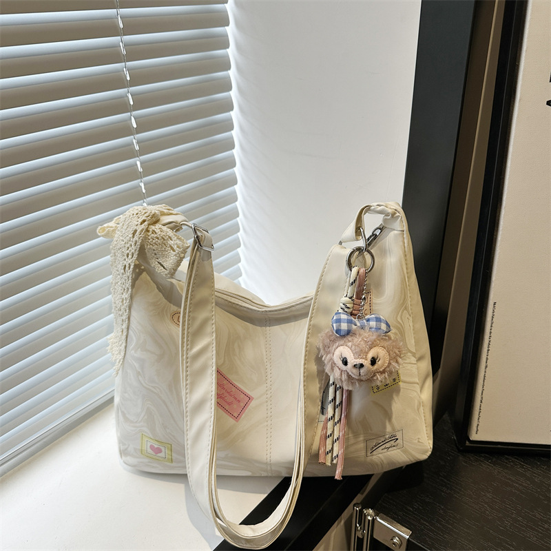 This year's popular bags include large-capacity women's 2025 new casual and versatile single-shoulder tote bags and commuter bucket bags full figure