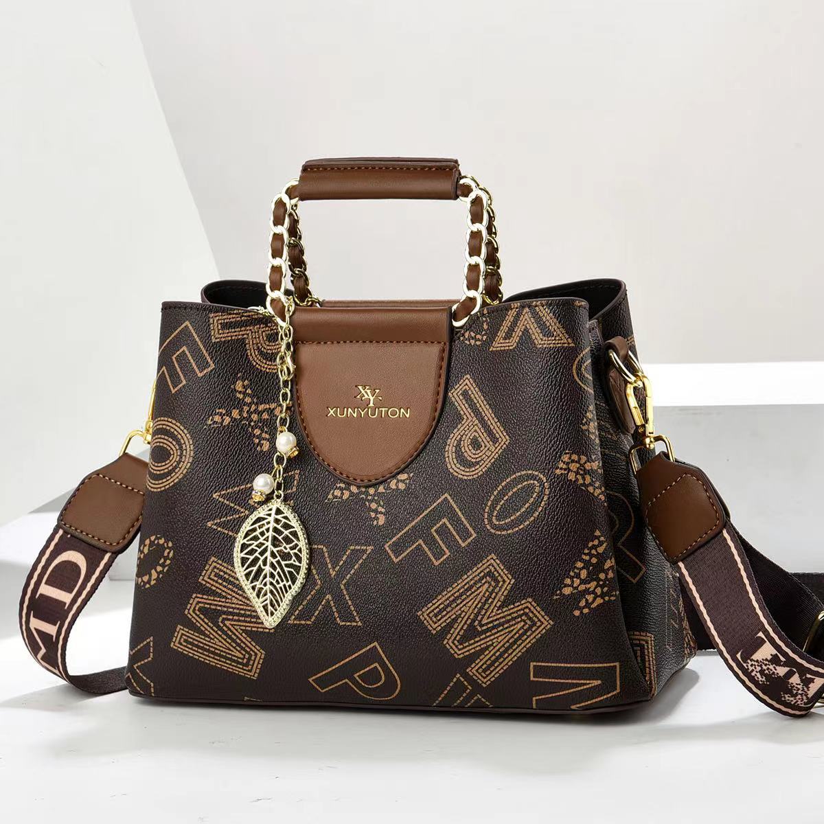 Printed women's 2024 new style women's bag, middle-aged high-end single-shoulder crossbody bag, women's commuting mom bag full figure