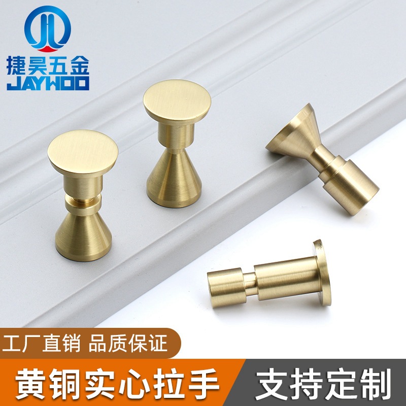 Retro Chinese-style brass entrance and foyer coat hooks are in stock and available in bulk, with cross-border supply from door and window hook manufacturers details Picture