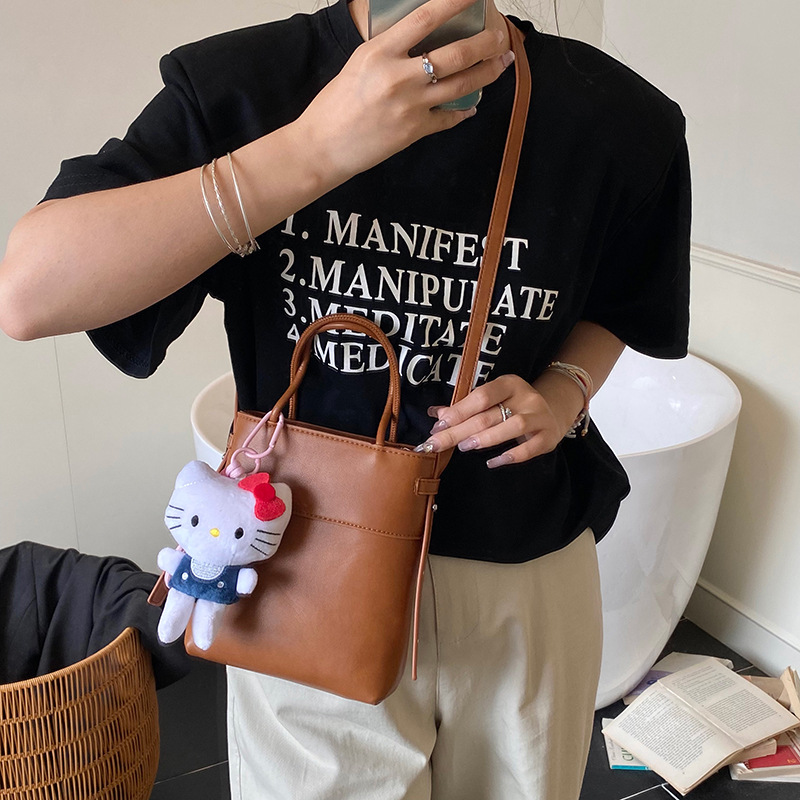 Women's bag, texture handbag, stylish bucket bag, 2025 new solid color single-shoulder bag, versatile and simple crossbody bag Application Scenario