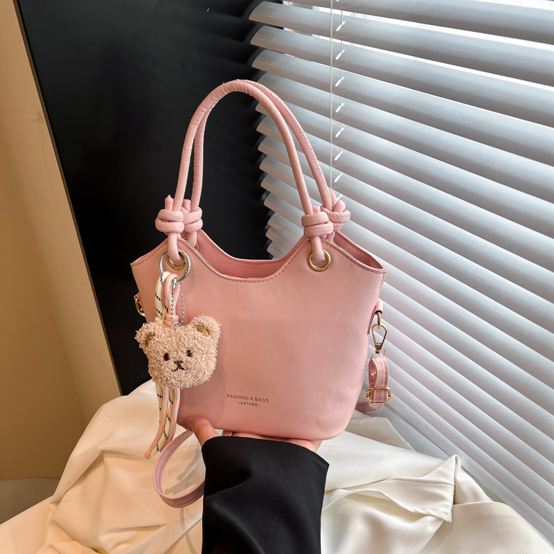 Fashionable and stylish hand-held bucket bag for women 2025 new spring and summer, versatile and fashionable commuter crossbody bag full figure