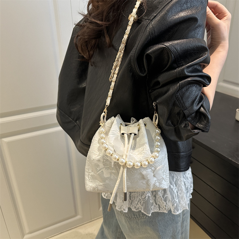 Chinese trend 2025 New cheongsong-style pearl handbag, stylish bucket, single-shoulder crossbody small bag for women details Picture