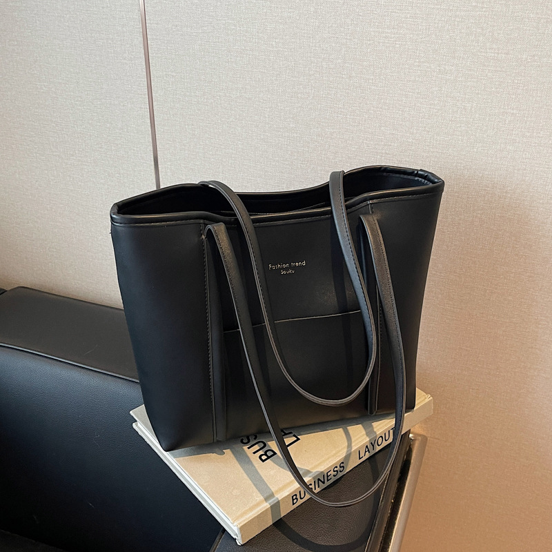 The high-end 2024 new stylish commuter large bag tote bag is simple, niche, trendy and casual, with a single shoulder under the armpits Specification drawing