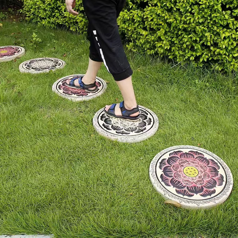 The manufacturer has been providing long-term direct supply of rural vintage engraved grinding discs, folk old stone tool grinding discs, bluestone and granite old grinding discs full figure