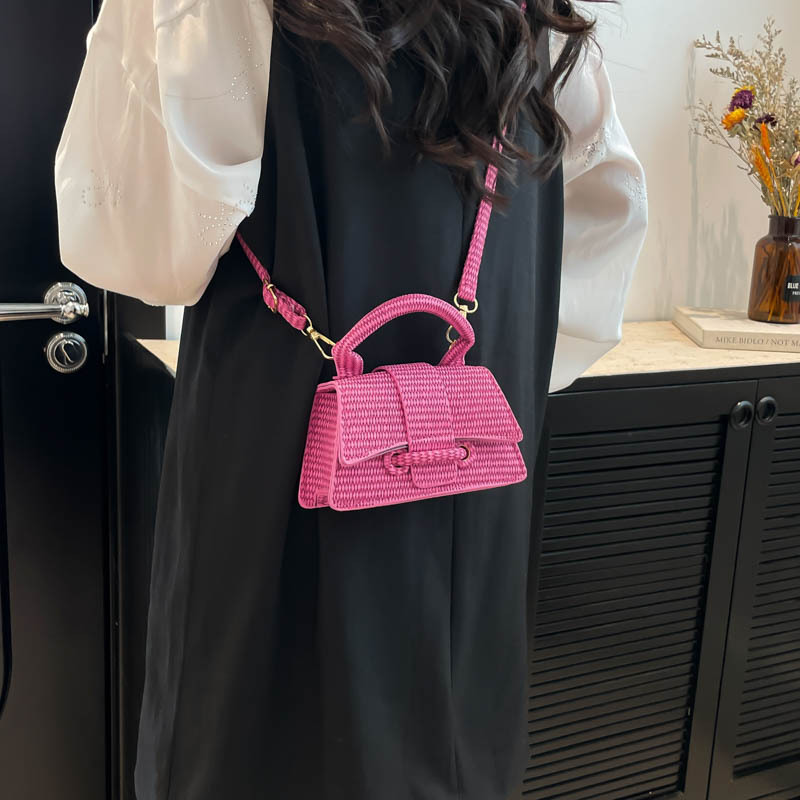 The new retro single-shoulder bag for 2025 is a trendy, individualistic, retro, versatile, niche design, fashionable and high-quality crossbody bag Specification drawing