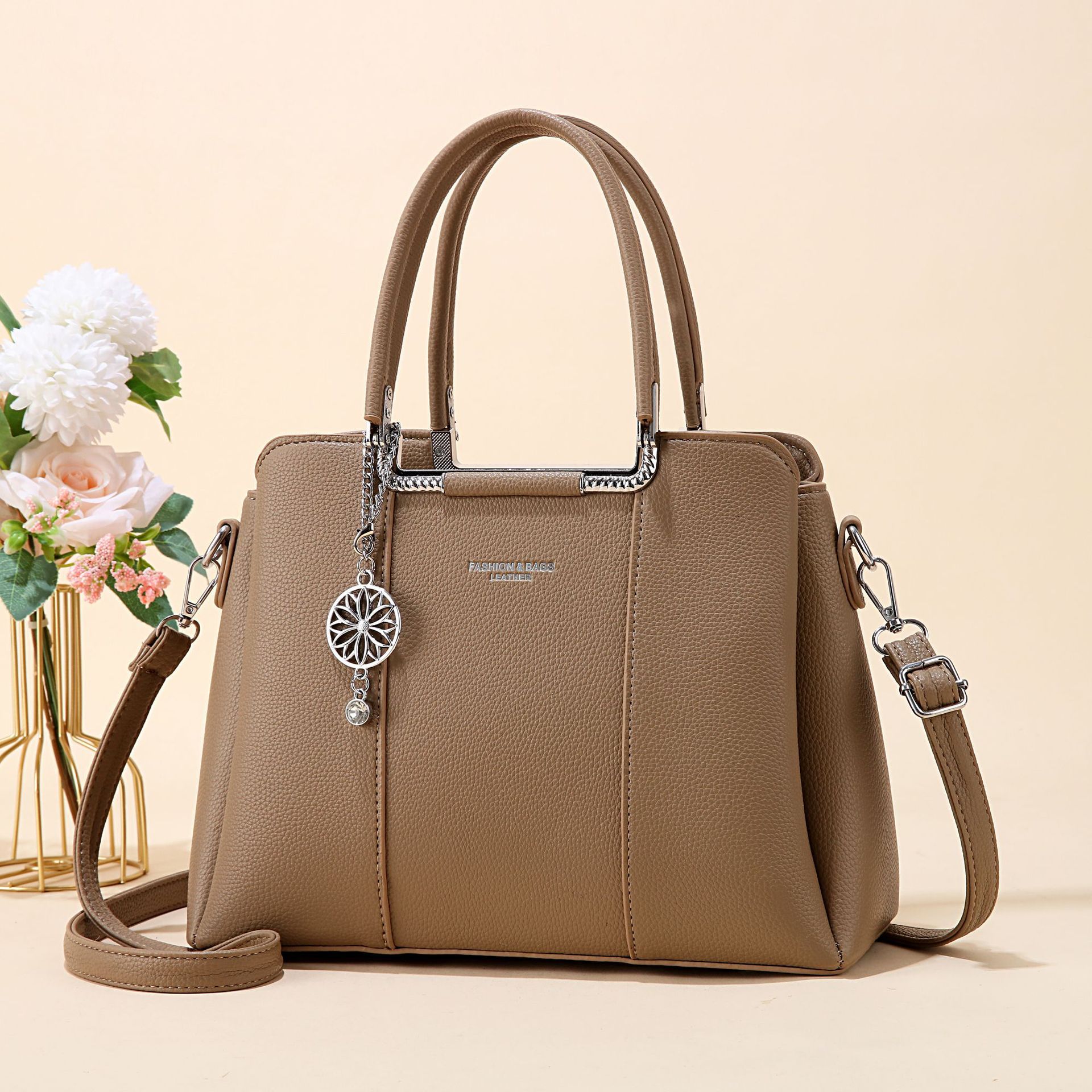 High-end large-capacity single-shoulder bag, crossbody bag, 2025 new fashionable and trendy women's bag, handbag manufacturer wholesale for women Specification drawing