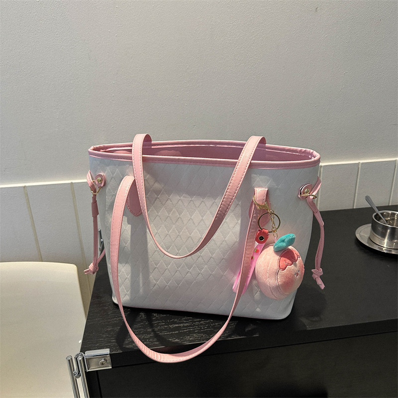 A large-capacity single-shoulder Korean-style pendant bag for women, a new 2023 commuting, simple and casual solid-color simple tote bag full figure