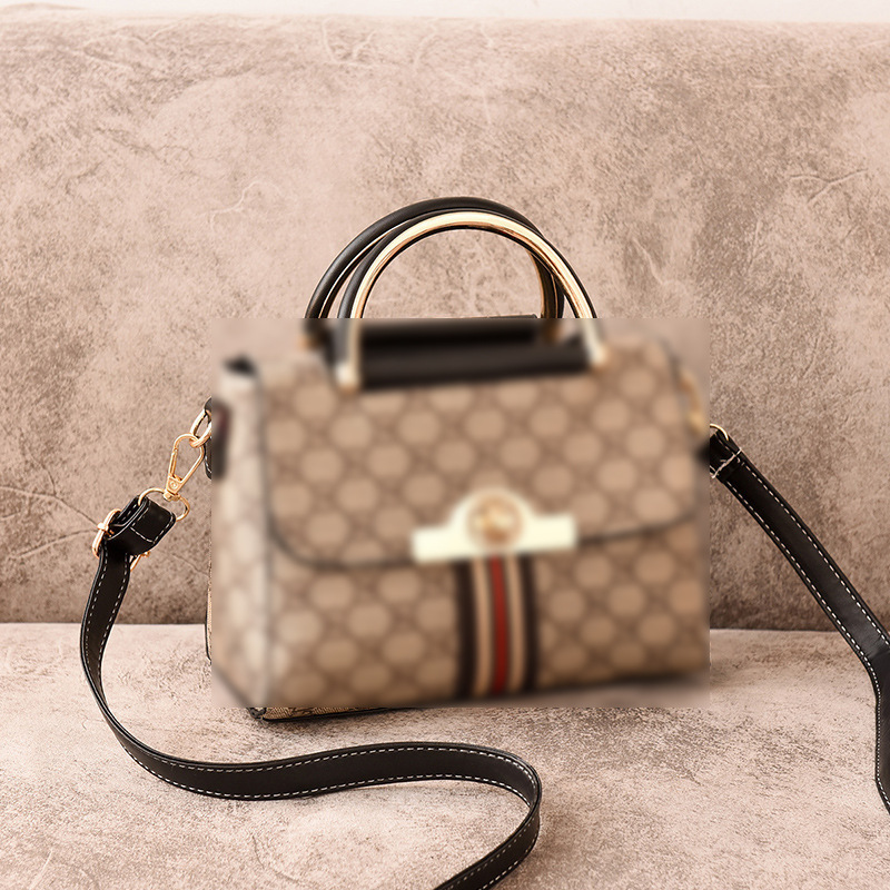 2022 New style of women's fashionable foreign trade monogram handbag, versatile, single-shoulder crossbody small square bag details Picture