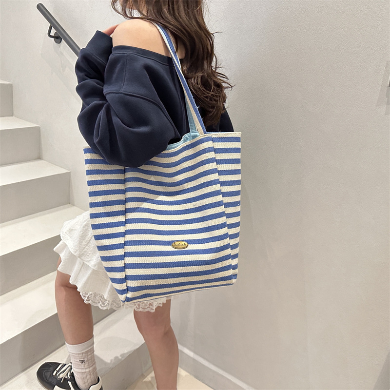 Red double-sided striped canvas bag for women, Korean style Instagram casual tote single-shoulder bag, large capacity, laid-back style bag trend Specification drawing