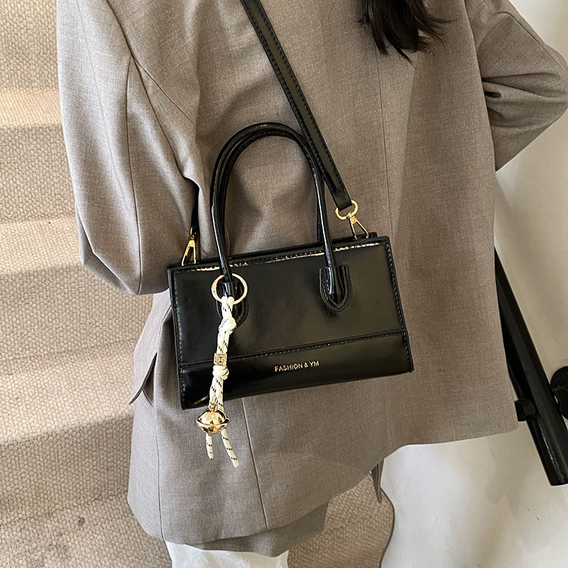 A new Korean style fashionable and niche hand-held small square bag for women in 2025, a trendy and simple single-shoulder bag that is stylish and versatile Specification drawing
