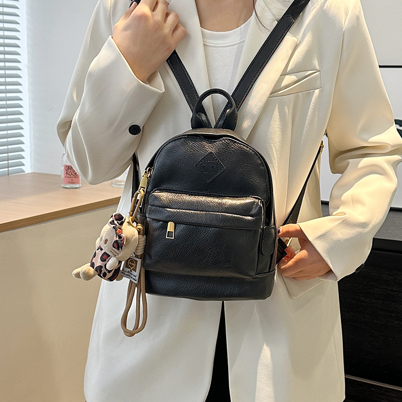 Retro and fashionable soft leather handbag for women, 2025 new style, stylish and versatile solid color small backpack, travel and play backpack Specification drawing