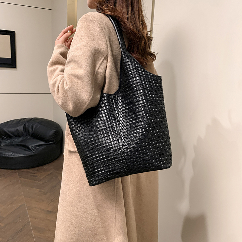Retro trend underarm tote bag for women 2024 new style, fashionable, casual and versatile shoulder bag, high-end casual women's bag Application Scenario