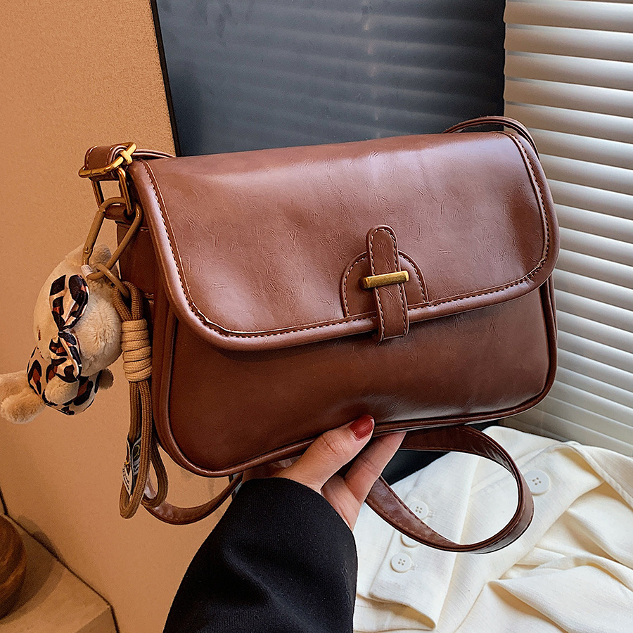 New minimalist commuting crossbody bag with a niche design, fashionable women's bag, high-end texture, ins single-shoulder bag, retro bag full figure