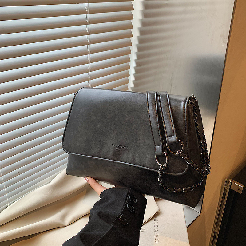 Retro, simple and large-capacity women's 2024 new pillow bag, high-end texture, fashionable commuting single-shoulder armpit bag details Picture