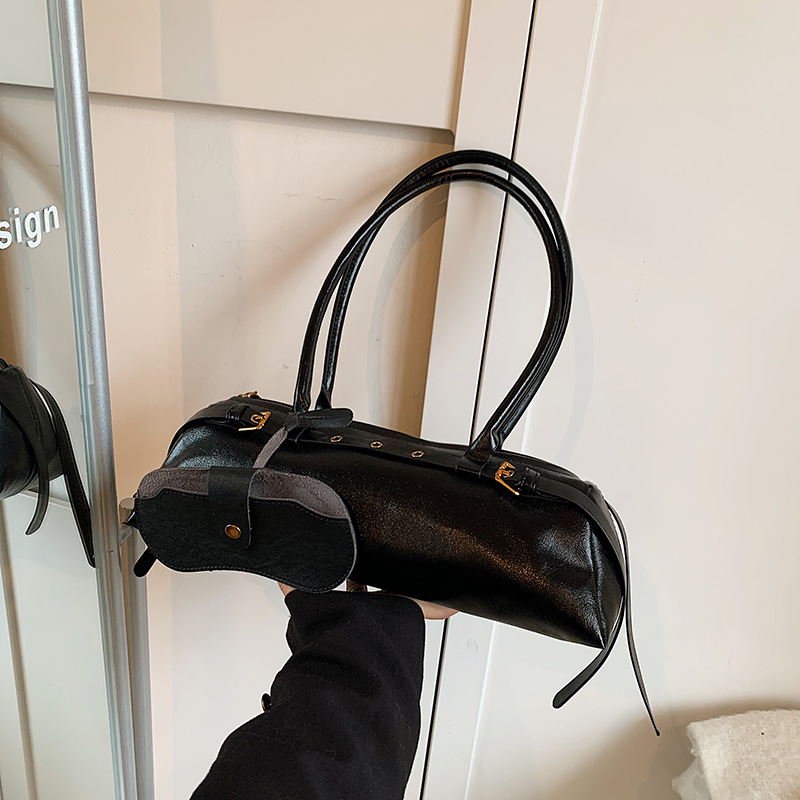 A new 2024 stylish and versatile baguette underarm bag for women with a simple and niche Korean design for work and commuting details Picture