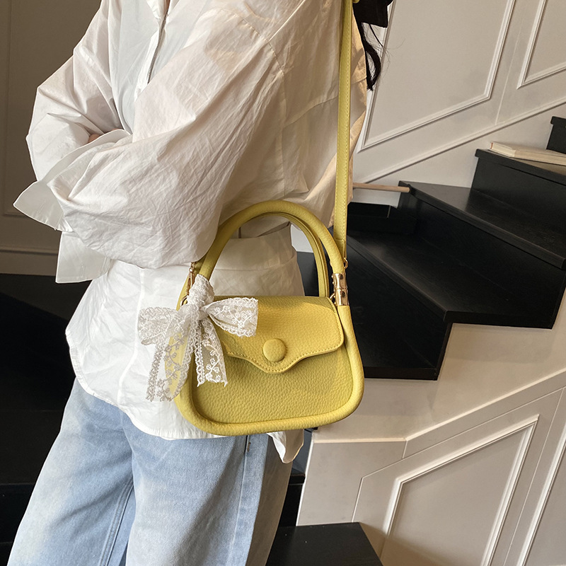 Korean-style lychee pattern hand-held small square bag for women, 2025 new style fashionable and versatile single-shoulder bag, casual and light luxury crossbody bag Application Scenario