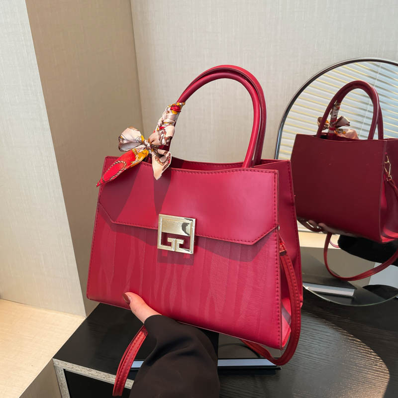 Red bag, wedding bag, mom bag, middle-aged mother-in-law's grand handbag, texture, crossbody bag full figure