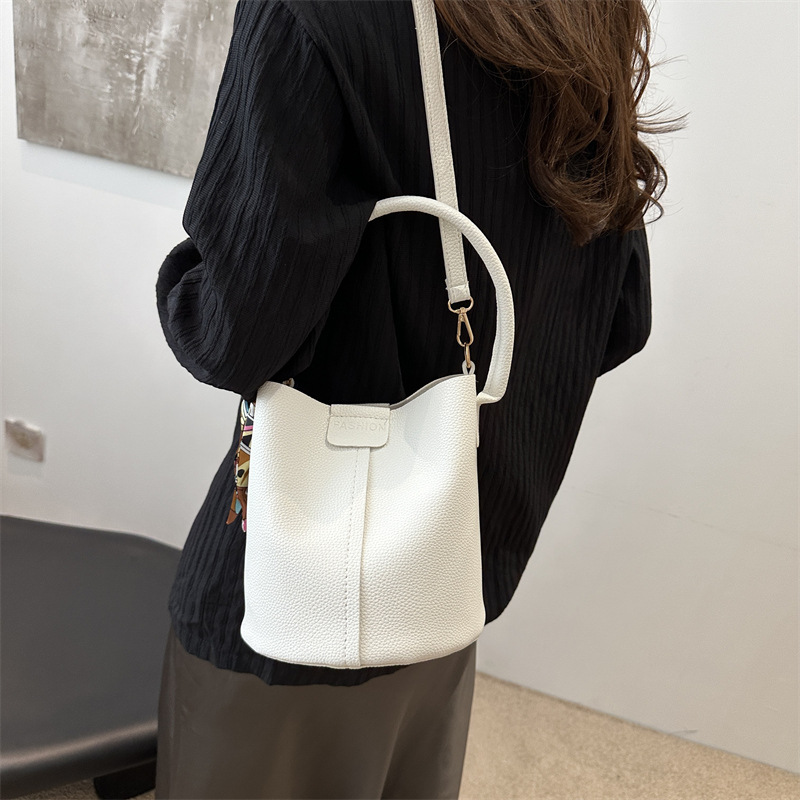 Cross-border quality bag for women 2024 Summer New style silk scarf crossbody bag, stylish hand-held vegetable basket bucket bag details Picture