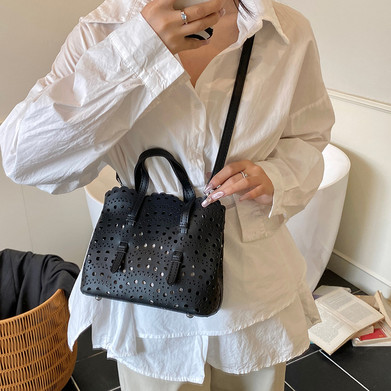 2025 New hollowed-out handbag, niche vegetable basket bucket bag, fashionable and versatile single-shoulder bag, large-capacity crossbody bag Specification drawing