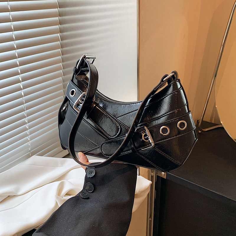 The 2024 new Korean-style Instagram minimalist underarm bag features a niche design and a high-end feel. It's a versatile and stylish commuting bag Specification drawing