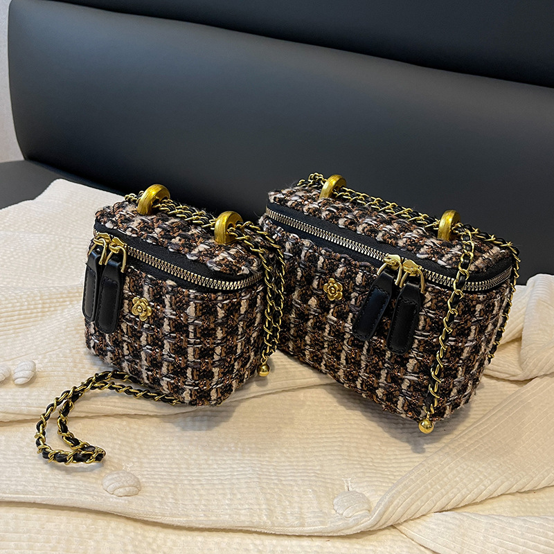 High-quality small bag for women's spring 2025 new trendy and fashionable knitted chain crossbody bag mini bucket bag Specification drawing