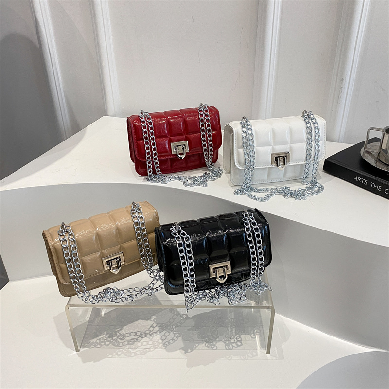 New Korean-style embossed embroidered thread small square bag, fashionable lock buckle laser shiny leather mini bag, chain women's crossbody bag Application Scenario