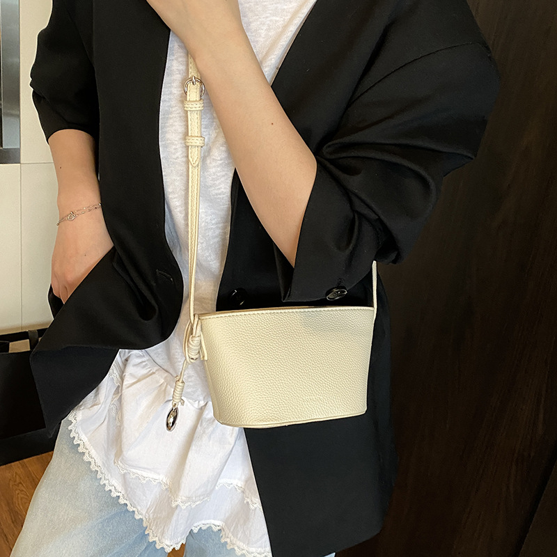 The 2025 summer new super popular lychee pattern bucket bag is a high-end, light luxury and niche design single-shoulder crossbody bag for women Specification drawing