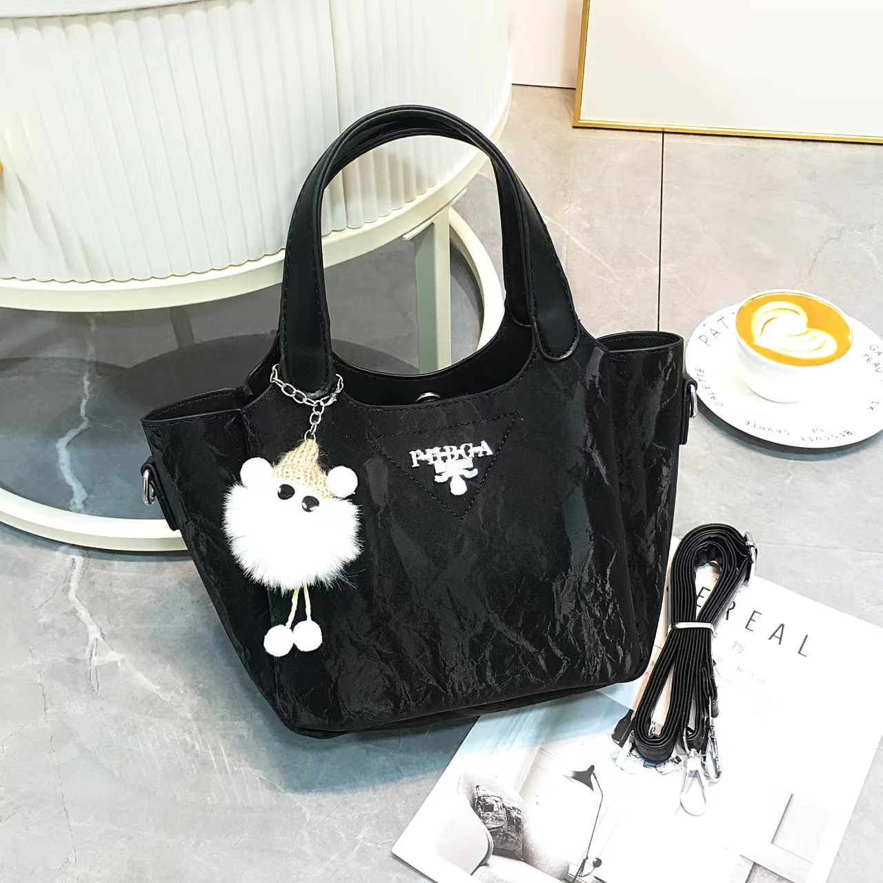 A trendy and stylish small handbag for ladies, a 2024 new summer single-shoulder crossbody bag and bucket bag Application Scenario