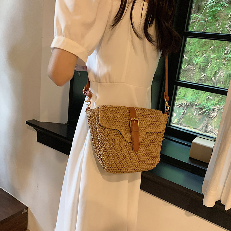 Summer's popular woven straw bags, women's vacation beach bags, versatile crossbody small bags, single-shoulder bags, and retro saddle bags Specification drawing