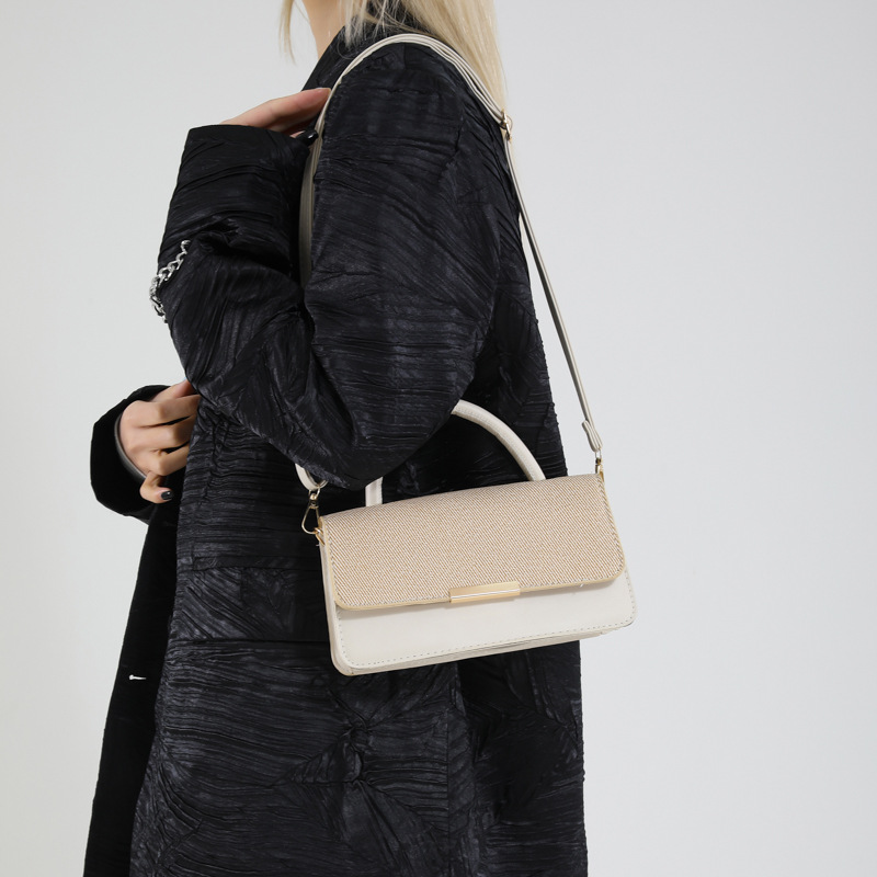 A new 2025 trendy, casual, and stylish women's single-shoulder crossbody bag with a simple and solid color design details Picture
