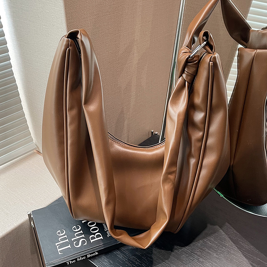 Large-capacity fashionable crossbody bag, stylish and simple 2024 new trendy INS single-shoulder bag, elegant underarm bag, casual bag full figure