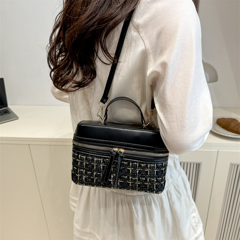 High-end texture, niche design, hand-held box bag, a new spring 2025 fashionable and casual single-shoulder crossbody bag for women Specification drawing