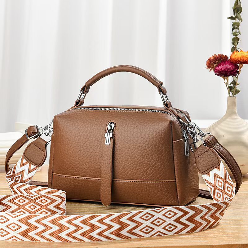 Large-capacity solid-color hand-held small square bag factory consignment 2025 new style single-shoulder small bag fashionable and casual crossbody bag details Picture