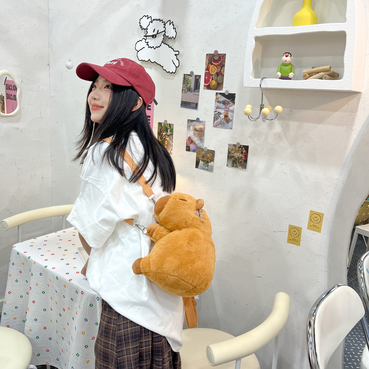 New cartoon large-sized plush toy backpack, cute Capibara student schoolbag, crawling style crossbody bag gift Specification drawing