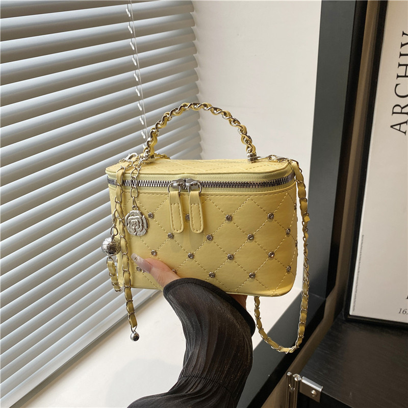 Chain bag 2025 new mini box bag, niche design crossbody bag, Chanel-style stylish mobile phone bag, cross-border full figure