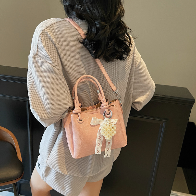 The 2025 new high-end, niche design solid color hand-held bucket bag is a versatile and stylish single-shoulder crossbody bag for women details Picture