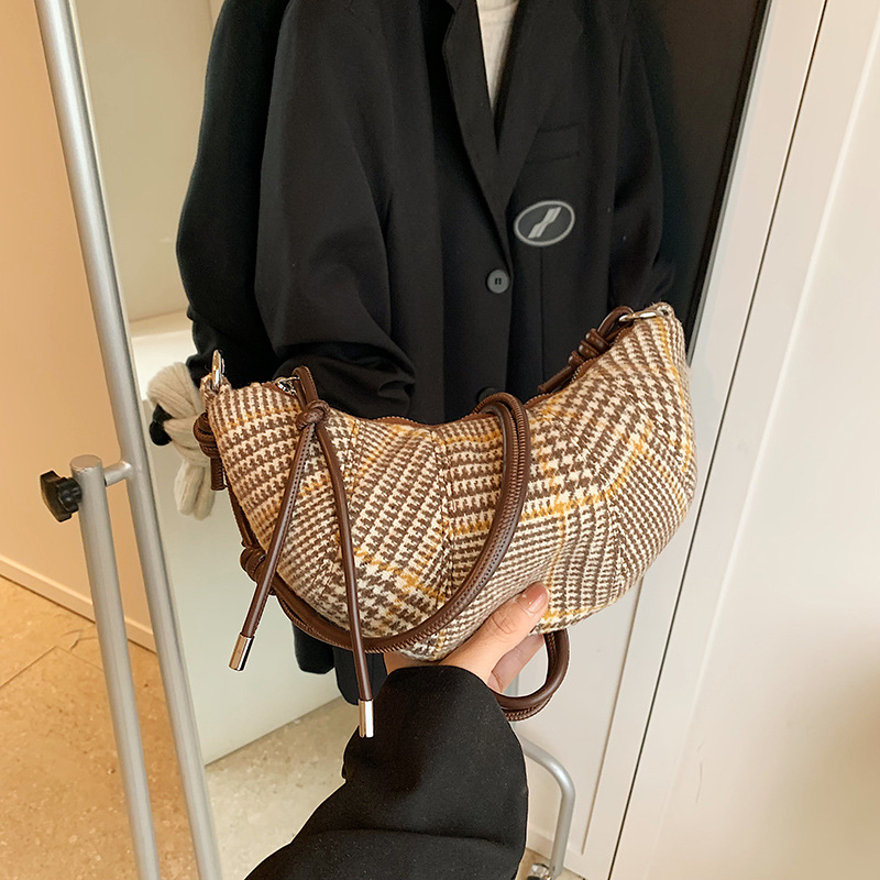 High-end and niche design crossbody bag for women, 2024 new checkered croissant bag, retro and fashionable underarm dumpling bag Specification drawing
