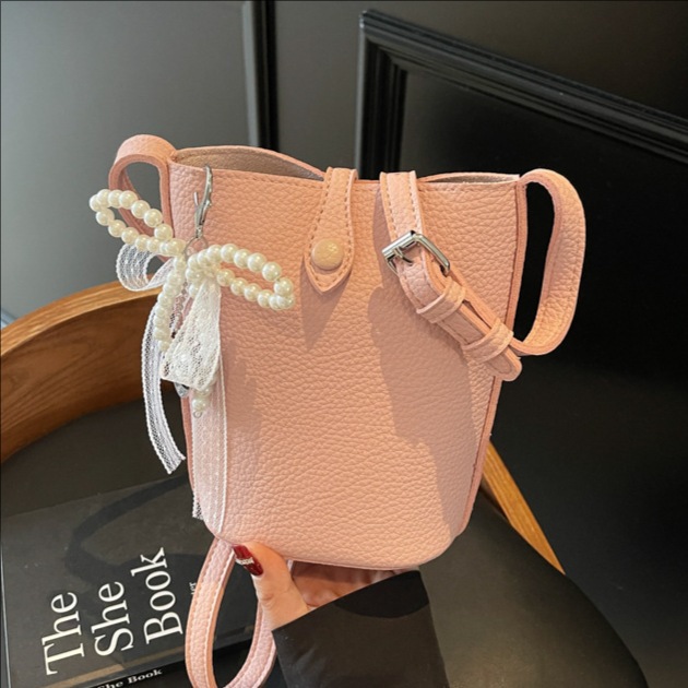 Cross-border high-end soft leather hand-held bucket bag 2025 new style, versatile and simple mobile phone bag, fashionable single-shoulder crossbody bag full figure