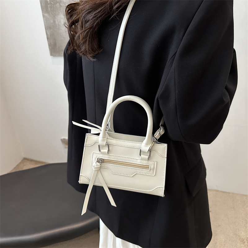 Korean-style Instagram casual and elegant handbag, trendy and stylish texture retro bag, women's bag, single-shoulder crossbody small square bag details Picture