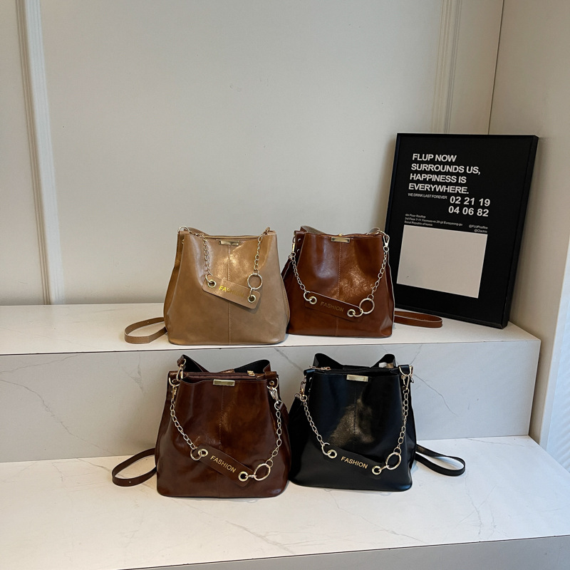 Multi-layered texture bucket bag, retro bag for women, 2025 new style, trendy, versatile and simple single-shoulder crossbody bag Application Scenario