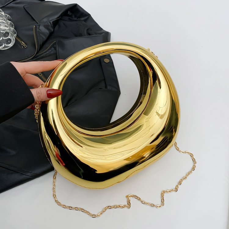 The 2024 new handbag is a solid color large, stylish evening bag for women. It is fashionable, individual and versatile. It is a chain crossbody bag for women details Picture